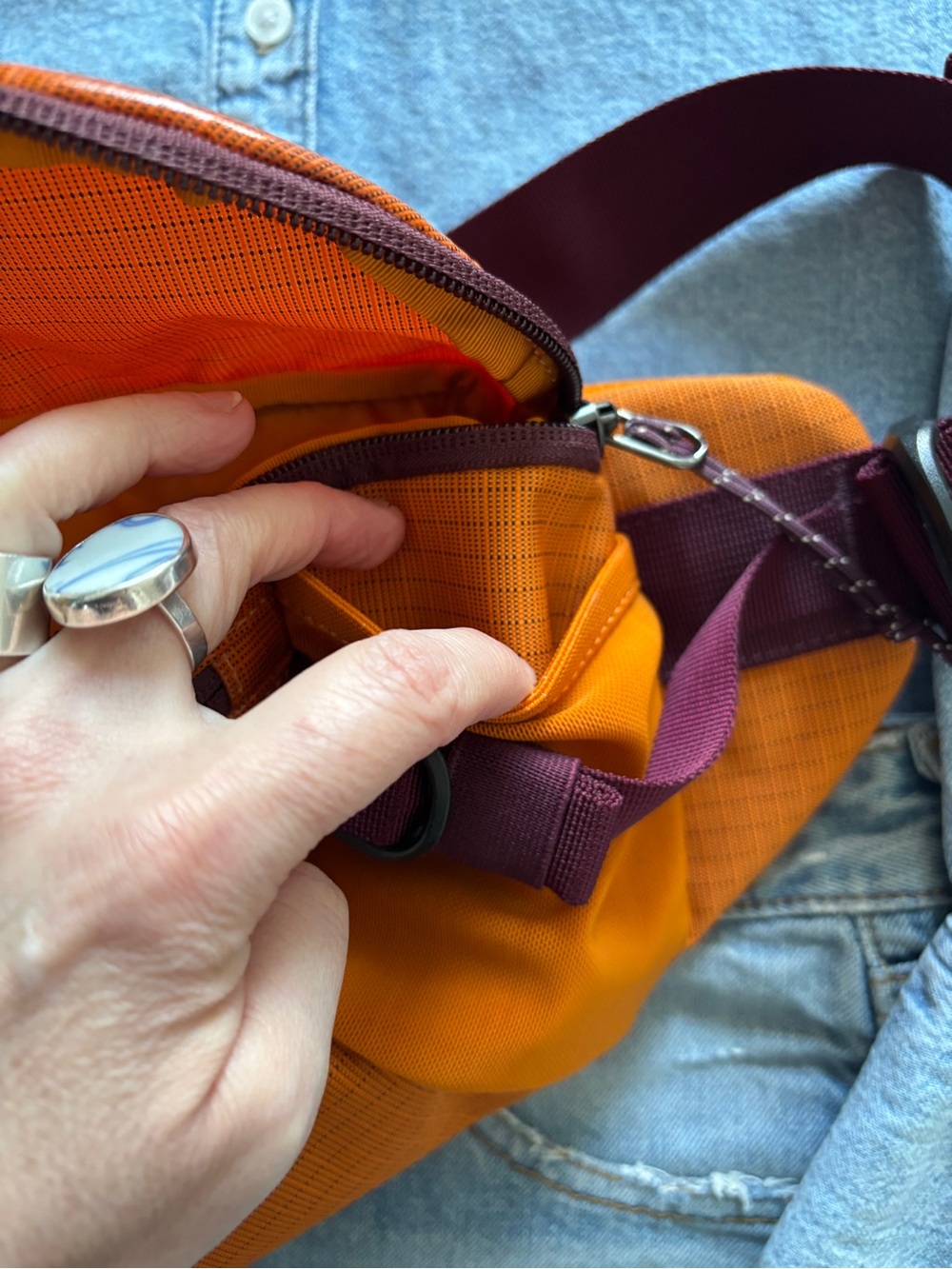 Patagonia Orange Belt Bag with Burgundy Accents 5L - Picture 5 of 8